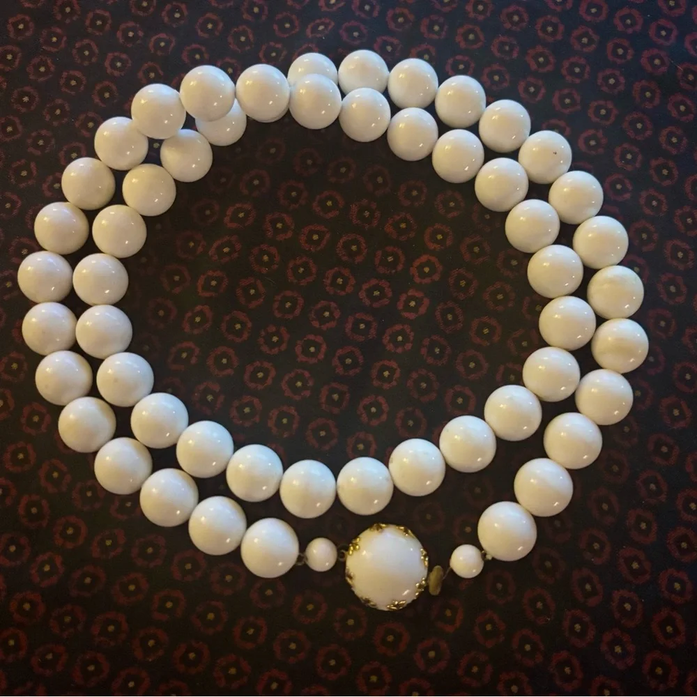Vintage Austrian Made White Beaded Silk String Round Necklace - Picture 8 of 11